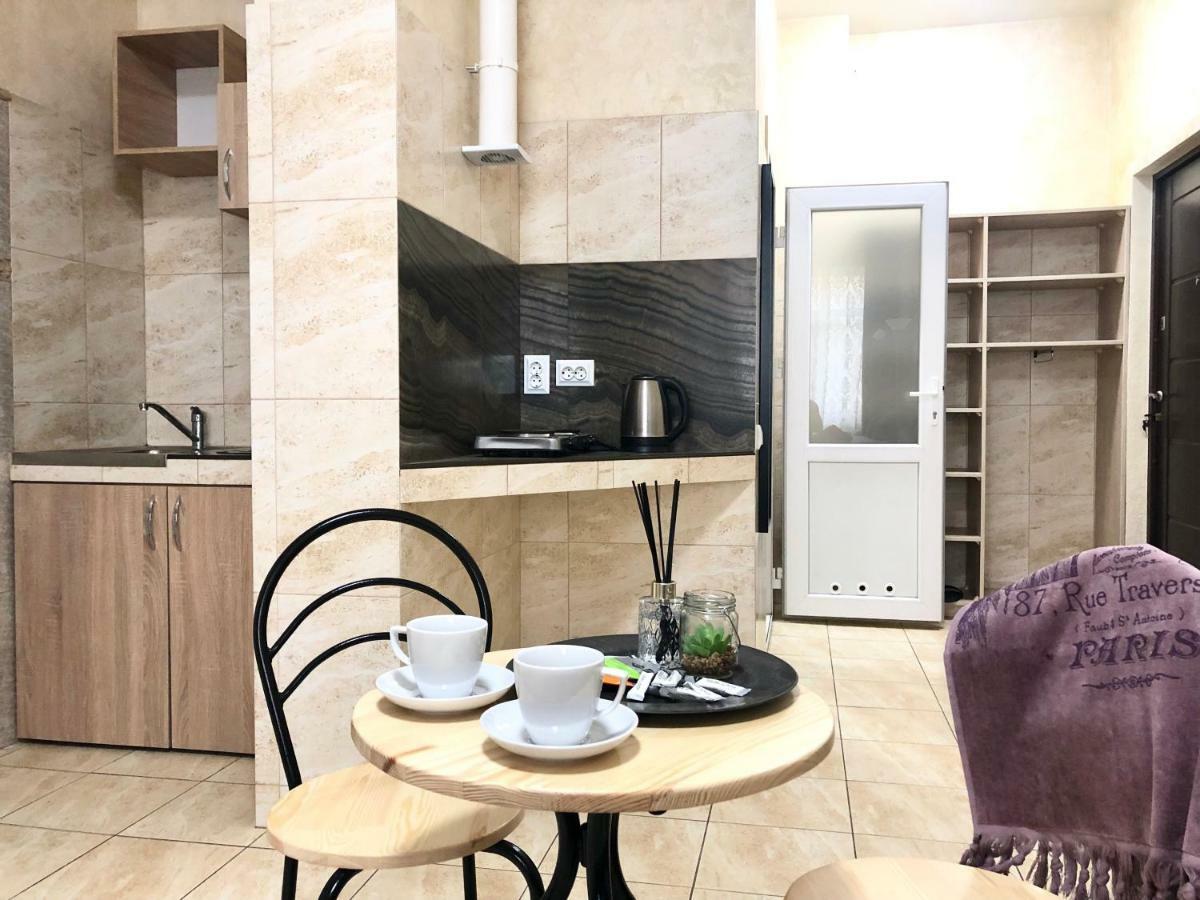 Modern Aparthotel near metro Pecherska Kiev Exterior foto